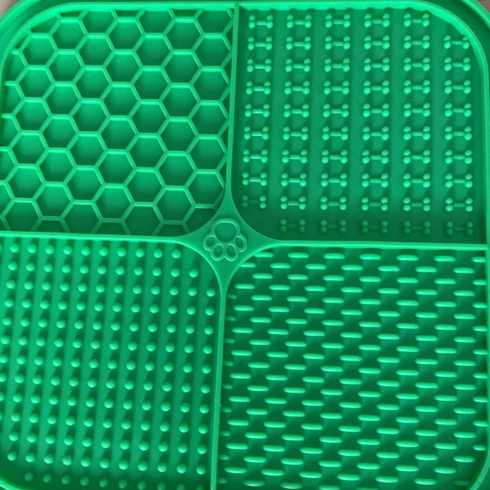 Dog/cat licking Mat for slow feeding.